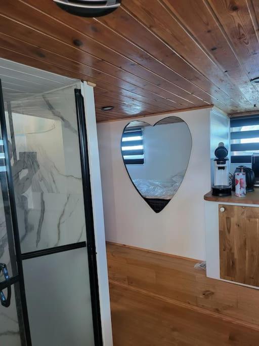 Calaidonia Boat House Hotell Calais Exteriör bild