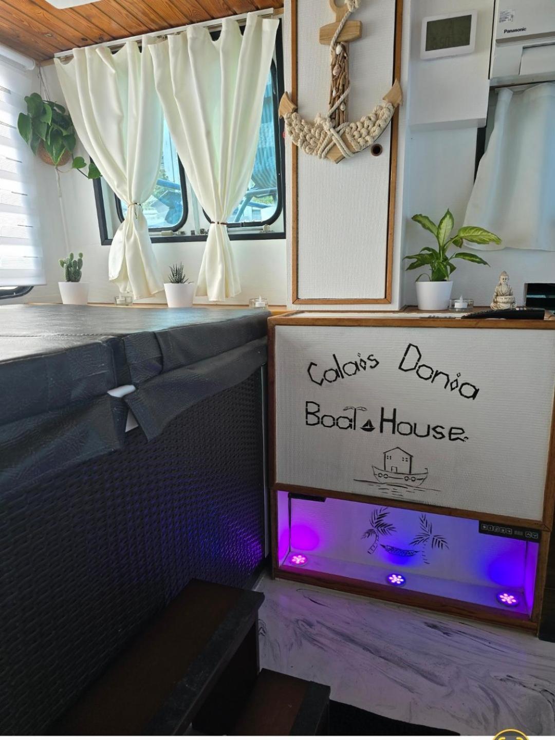 Calaidonia Boat House Hotell Calais Exteriör bild